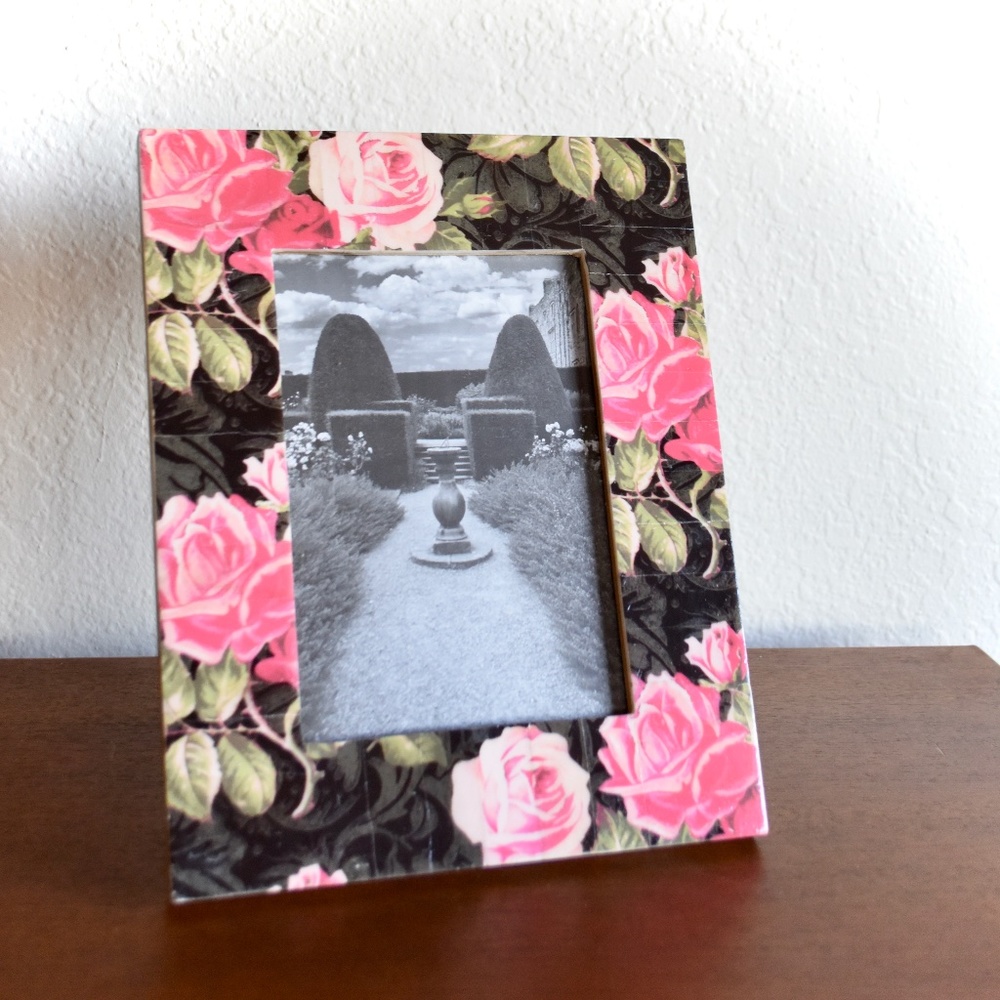 Rose Blooms Bone 5x7 Table Frame